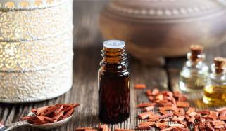 صندل کے تیل کے استعمال کے حیرت انگیز فوائد