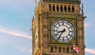 برطانیہ میں گھڑیاں ایک گھنٹہ پیچھے کیوں کر دی گئیں؟