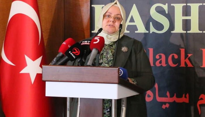 سابق وزیرِ خاندانی و سماجی خدمات محترمہ زہرہ سیلچوق---جنگ فوٹو