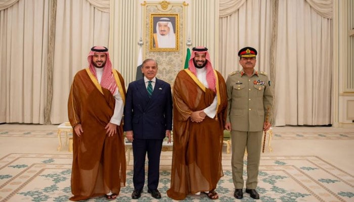 فیلڈ مارشل کا دورہ مسلم ممالک کے درمیان عسکری اتحاد اور یکجہتی کی علامت