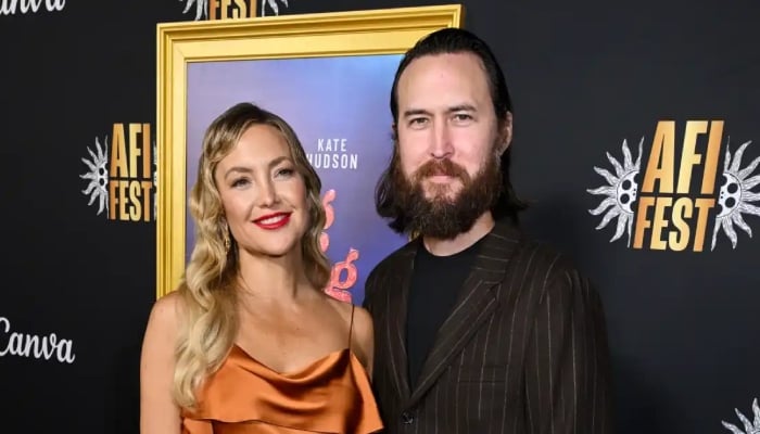 Kate Hudson, Danny Fujikawa make rare appearance at Song Sung Blue premiere