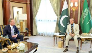 ریاض: وزیرِ اعظم شہباز شریف کی صدر ورلڈ اکنامک فورم سے ملاقات