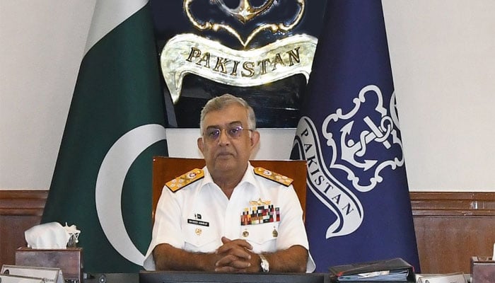 نیول چیف ایڈمرل نوید اشرف کمانڈ اینڈ اسٹاف کانفرنس کی صدارت کر رہے ہیں(تصویر سوشل میڈیا)۔