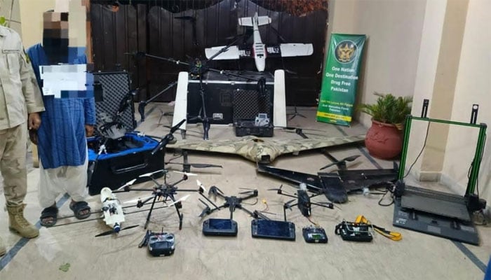 لاہور، راولپنڈی: ڈرونز سے منشیات کی اسمگلنگ کرنے والا گینگ پکڑا گیا