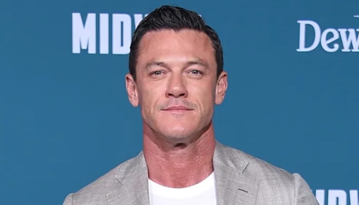 Luke Evans brings chaos to Broadways The Rocky Horror Show revival
