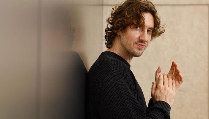 Dean Lewis responds to accusations of inappropriate behaviour with fans