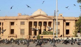 سندھ ہائیکورٹ: منشیات کی رقم نے دینے پر بچے کو جلانے والے ملزمان کی سزا برقرار رکھنے کا حکم 