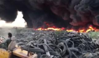 کراچی: ٹائروں کے گودام میں آگ لگ گئی