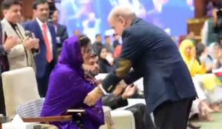 وزیراعظم نے اپنی نشست خالی کرکے بلوچستان کی طالبہ کو بٹھادیا