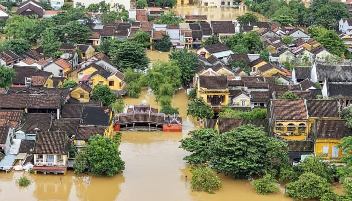 Vietnam: Deadly flooding claims 13 lives, 11 others missing