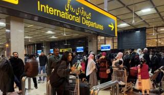 ملک کے مختلف شہروں میں دھند کے باعث حدِ نگاہ کم: متعدد پروازوں کو منسوخی اور تاخیر کا سامنا