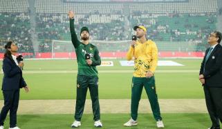 تیسرا ٹی20، پاکستان کا جنوبی افریقا کیخلاف ٹاس جیت کر فیلڈنگ کا فیصلہ