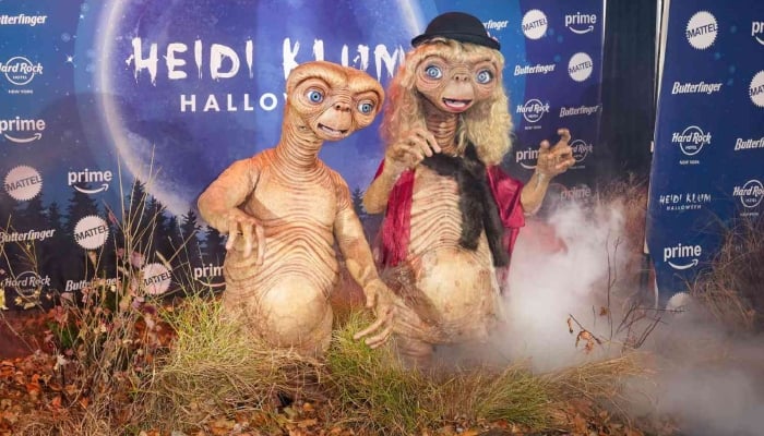 Heidi Klum as extra terrestrial