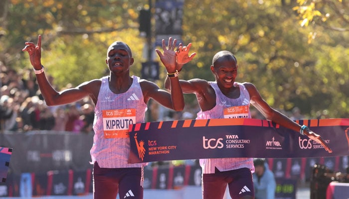 نیویارک میراتھون 2025 کا سنسنی خیز اختتام