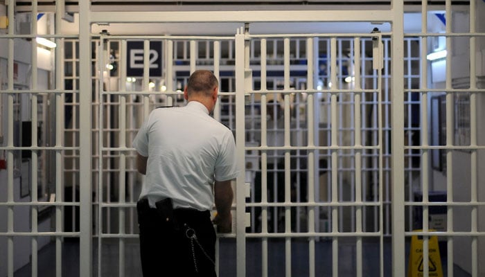 انگلینڈ اور ویلز کی جیلوں میں قید تقریباً 40 ہزار قیدیوں کی رہائی کا انکشاف