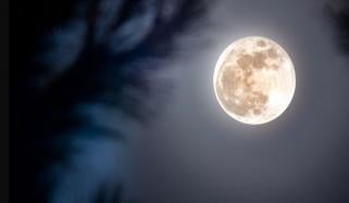 نومبر میں سال کا سب سے روشن سپر مون آسمان پر جلوہ گر ہوگا