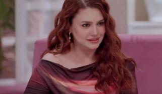 زارا نور عباس بولڈ لباس پہننے پر تنقید کی زد میں