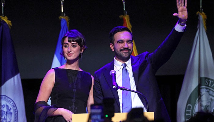 ظہران ممدانی نے کہا کہ تاریخ میں کبھی کبھی ایسا لمحہ آتا ہے جب ہم پرانے سے نکل کر نئے دور میں قدم رکھتے ہیں۔ فوٹو اے ایف پی