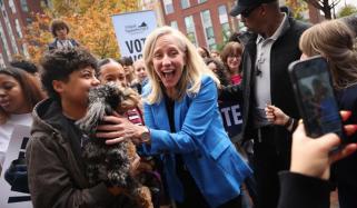 امریکا، ریاست ورجینیا میں ڈیموکریٹس نے تاریخی کامیابی حاصل کرلی