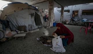 جنگ بندی کے باوجود امداد میں رکاوٹیں: غزہ میں معصوم شہری سردی اور بھوک سے پریشان