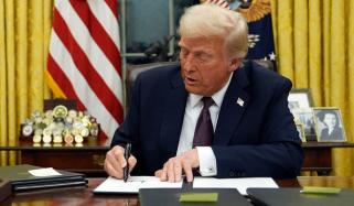 امریکی صدر ڈونلڈ ٹرمپ نے مڈٹرم الیکشن 2026ء سے قبل ووٹنگ مشینوں کے خاتمے کا عندیہ دے دیا