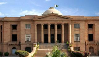 کورئیر کمپنی کو موبائل گم ہونے پر صارف کو فون اور جرمانہ ادا کرنے کا حکم