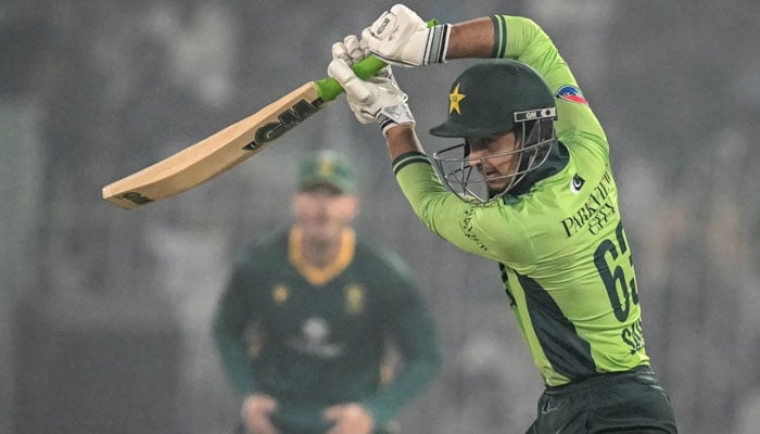 دوسرا ون ڈے: جنوبی افریقہ کیخلاف پاکستان کی بیٹنگ جاری