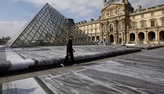 Louvre jewel heist exposes years of neglected security, report reveals