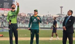 دوسرا ون ڈے، پاکستان کا جنوبی افریقہ کیخلاف ٹاس جیت کر بیٹنگ کا فیصلہ
