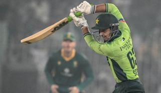 دوسرا ون ڈے: جنوبی افریقہ کیخلاف پاکستان کی بیٹنگ جاری