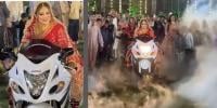 دلہن کی شادی میں ہیوی بائیک پر انٹری، مہمان حیران 