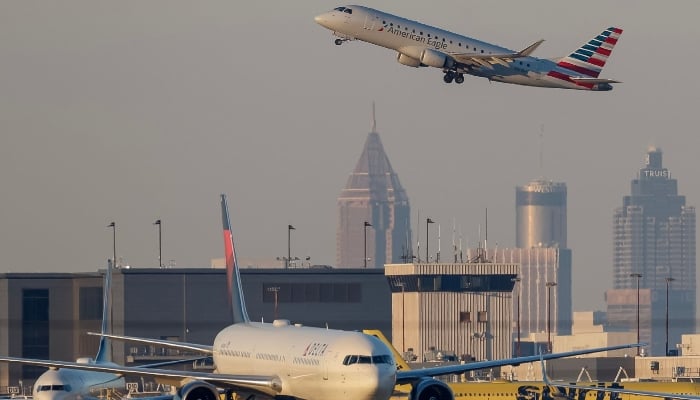 Government shutdown forces US airports to slash flights