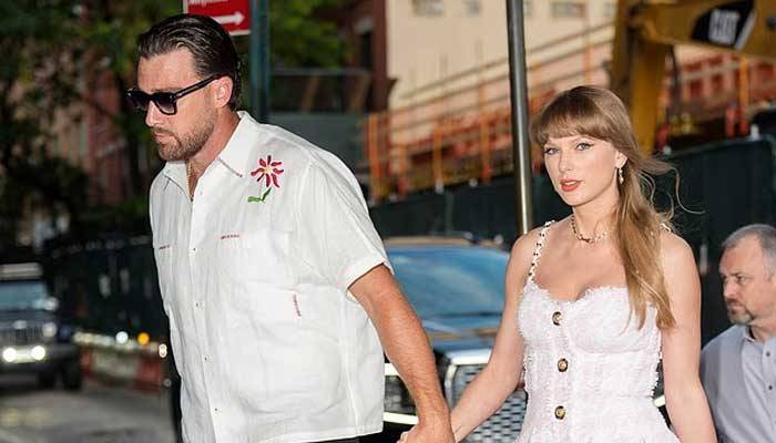 Taylor Swift, Travis Kelce walk hand-in-hand for second NYC date