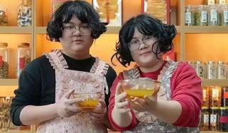 چینی نوجوان جوڑے کو لوگ جڑواں بہن بھائی سمجھنے لگے