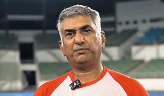 پاکستان ہاکی فیڈریشن اور ہیڈ کوچ طاہر زمان میں اختلافات
