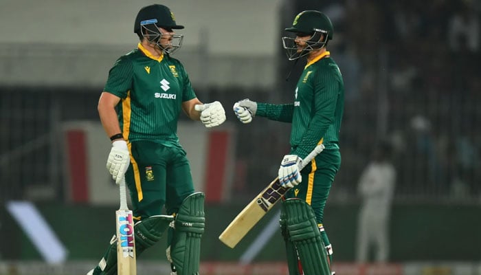 فیصلہ کن ون ڈے:  جنوبی افریقا کا پاکستان کو جیت کیلئے 144 رنز کا ہدف