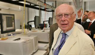 ڈی این اے تحقیق پر نوبل انعام جیتنے والے جیمس واٹسن چل بسے