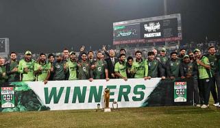 پاکستان نے جنوبی افریقا کیخلاف ون ڈے سیریز 1-2 سے جیت لی