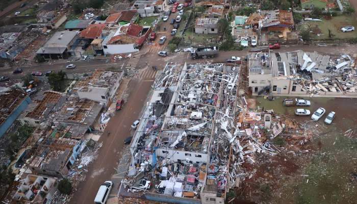 Brazil tornado leaves six dead, 750 injured in Rio Bonito do Iguacu