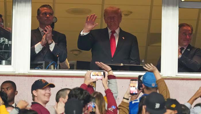 Trump’s historic NFL appearance during the Commanders‑Lions game ends with boos