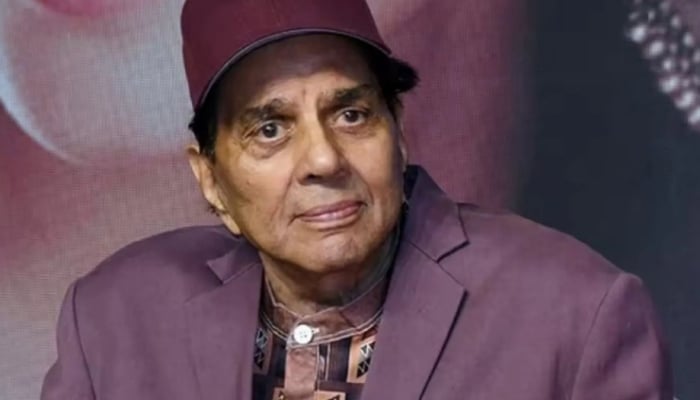 Bollywood legend Dharmendra hospitalised, sparks fans concerns