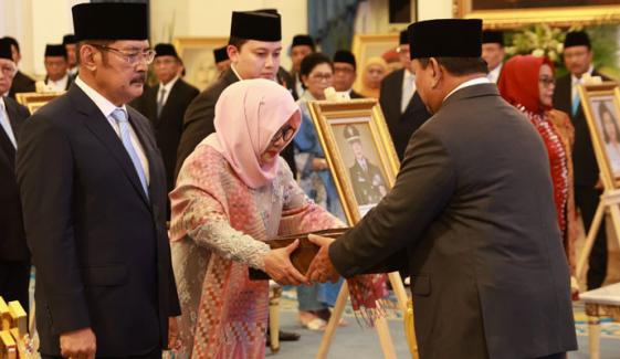 انڈونیشیا نے سابق صدر کو قومی ہیرو کے اعزاز سے نواز دیا