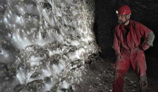 1 لاکھ 11 ہزار مکڑیوں کا شاہکار، یورپ کے غار میں دنیا کا سب سے بڑا جالا دریافت