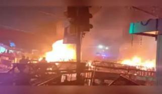 نئی دہلی میٹرو اسٹیشن کے قریب کار میں دھماکا، ہلاکتوں کا خدشہ