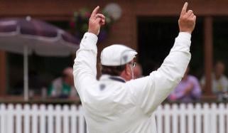 بھارتی کرکٹر کے لگا تار 8 چھکے، تیز ترین ففٹی بنا ڈالی