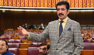 اس پورے ایوان نے صدر زرداری جتنی جیل نہیں کاٹی، شیر افضل مروت