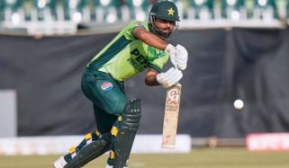 پہلا ون ڈے، پاکستان کی سری لنکا کے خلاف بیٹنگ جاری