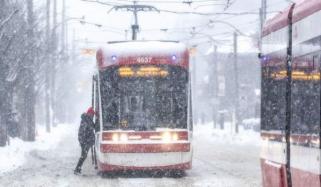 ٹورنٹو میں ریکارڈ توڑ برفباری، 54 سالہ ریکارڈ دھرا رہ گیا