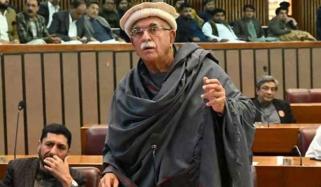 محمود خان اچکزئی نے 27ویں ترمیم کے بل کی کاپی پھاڑ دی