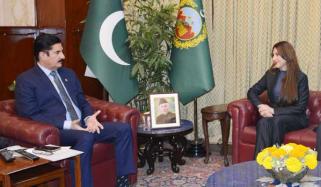 گورنر کے پی فیصل کریم کنڈی سے امریکی ناظم الامور نیٹلی بیکر کی ملاقات